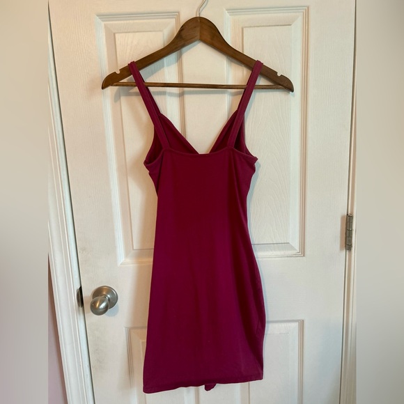 Elegant Berry Pink Sleeveless Dress - Picture 3 of 3